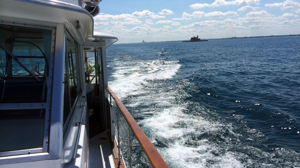 lake cruise luxury yacht rental